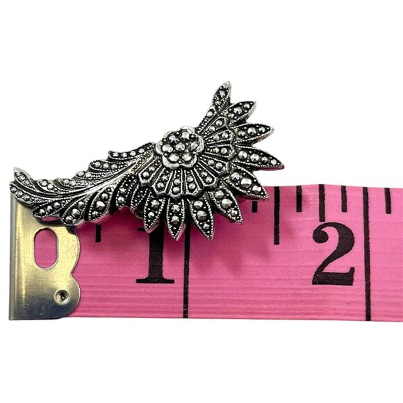 Vintage Clip On Earrings, Made in W. Germany, Silvertone, Feather Look, Must See - Picture 5 of 5